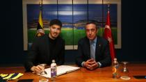 Altay Bayındır 4 yıllık yeni sözleşmeyi imzaladı